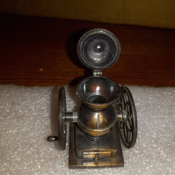 Miniature Mini Coffee Mill Grinder Vintage Pencil Sharpener Die Cast - Picture 4 of 8